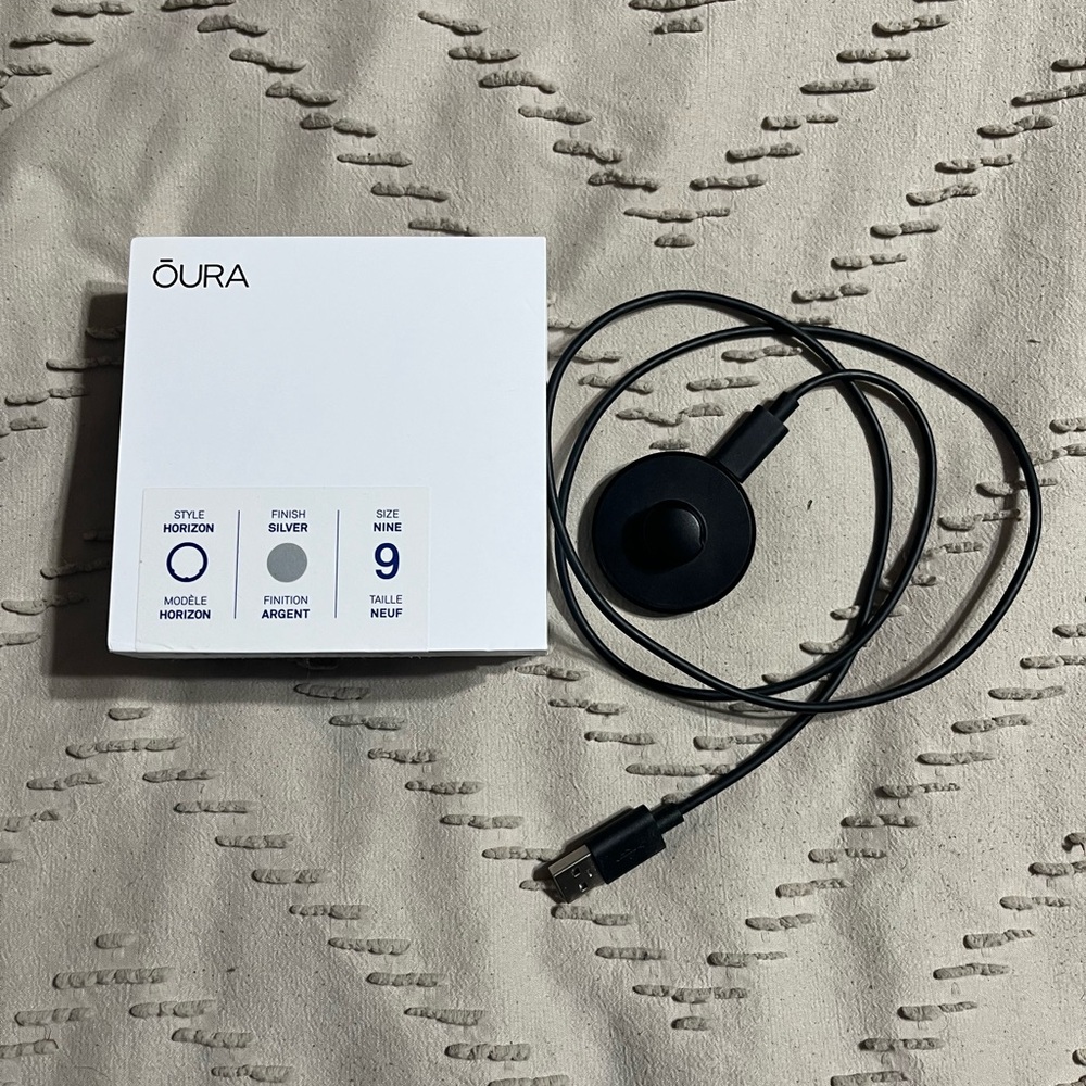 Oura Ring Size 9 with Charger - Silver
